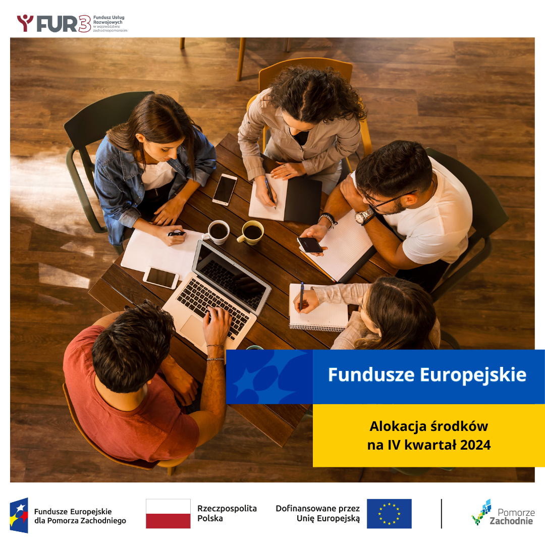 Zdjęcie przedstawiające rękę położoną na laptopie oraz drugą nad laptopem z ołówkiem w ręku. Logotypy: Fundusze Europejskie  dla Pomorza Zachodniego, Barwy Rzeczpospolitej Polskiej, informacja o Dofinansowaniu przez Unię Europejską wraz z Flagą Unii Europejskiej, pionowa czarna linia oddzielająca, logo Pomorze Zachodnie. Znak Fundusze Europejskie oraz informacja - Nabór dokumentacji rekrutacyjnej - IV kwartał 2024 r.